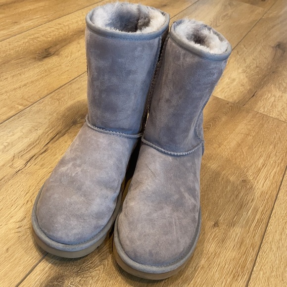UGG Boots practically new - Picture 4 of 10